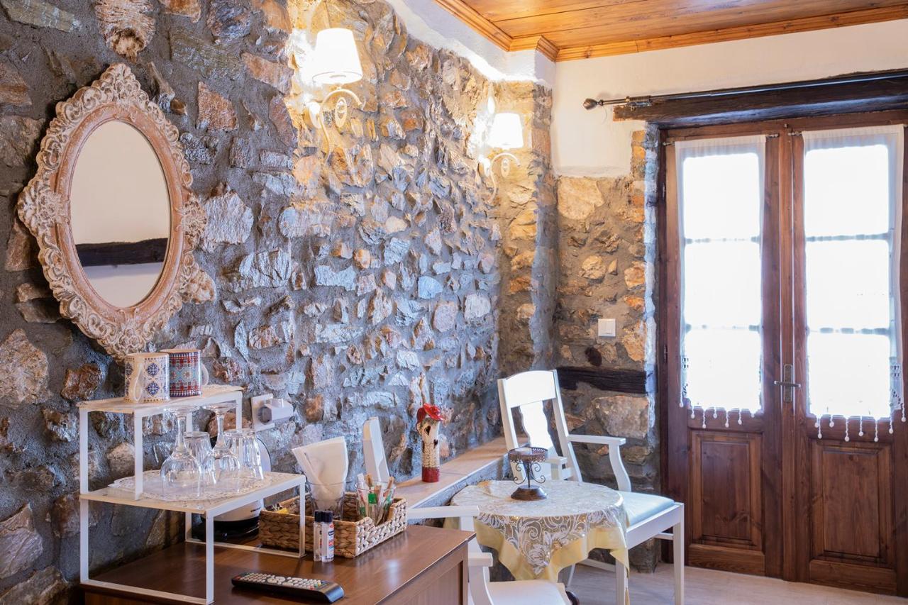 Guesthouse Ourania パライオス・パンテレイモン エクステリア 写真