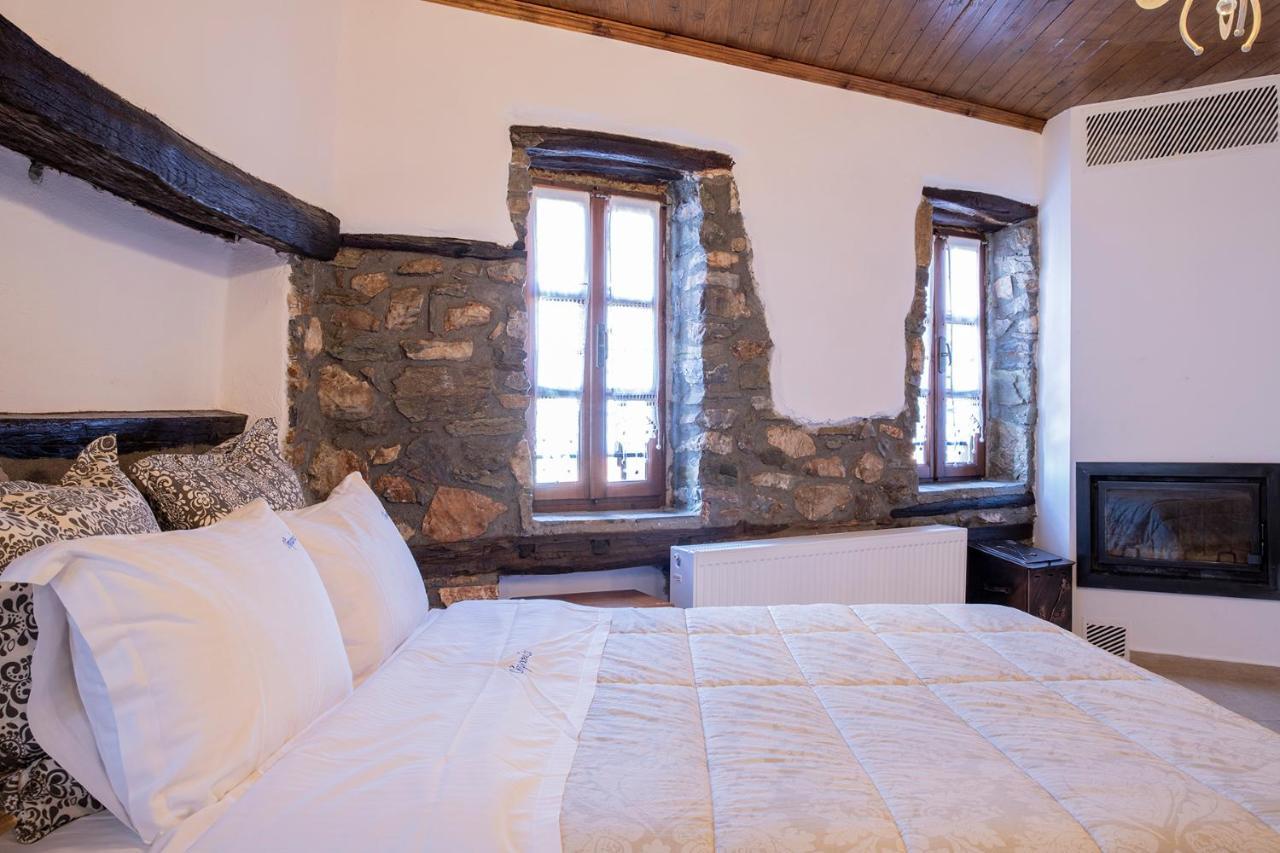 Guesthouse Ourania パライオス・パンテレイモン エクステリア 写真