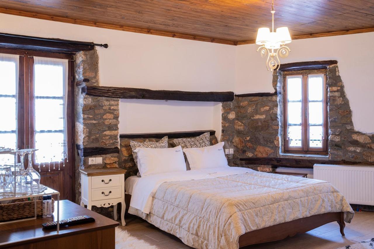 Guesthouse Ourania パライオス・パンテレイモン エクステリア 写真