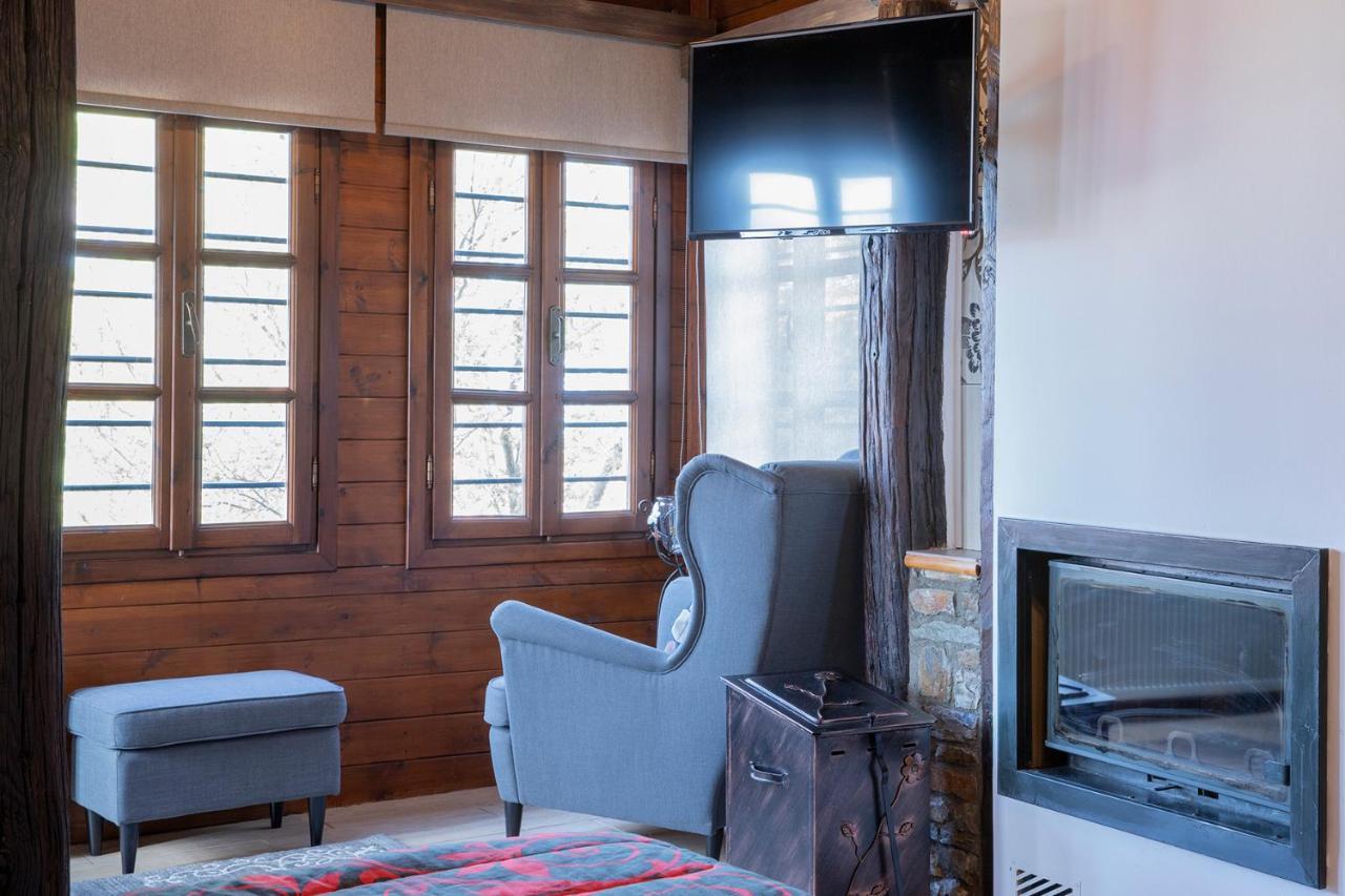 Guesthouse Ourania パライオス・パンテレイモン エクステリア 写真