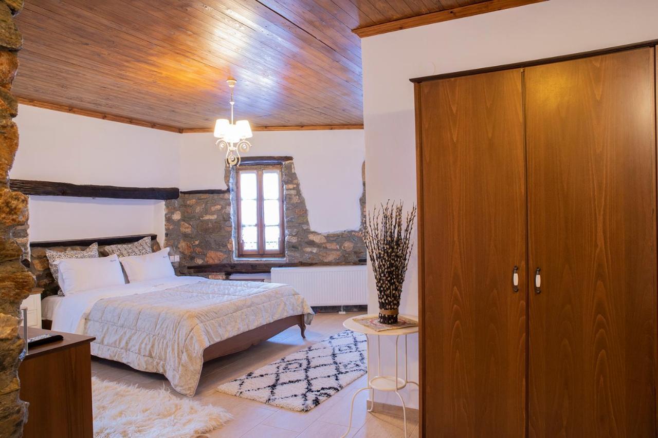 Guesthouse Ourania パライオス・パンテレイモン エクステリア 写真
