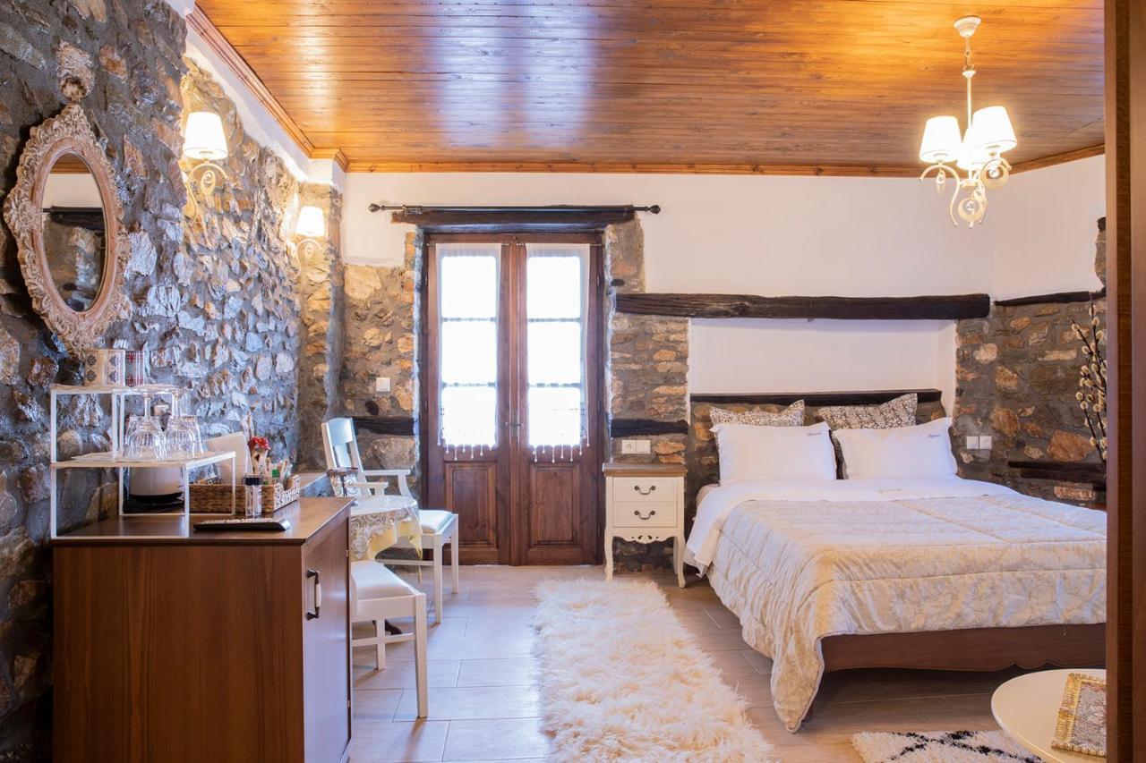 Guesthouse Ourania パライオス・パンテレイモン エクステリア 写真