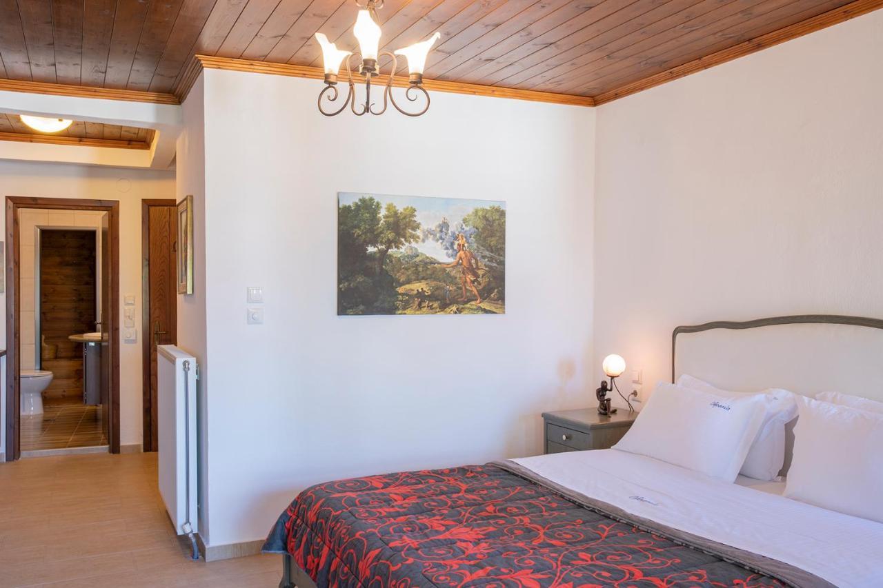 Guesthouse Ourania パライオス・パンテレイモン エクステリア 写真