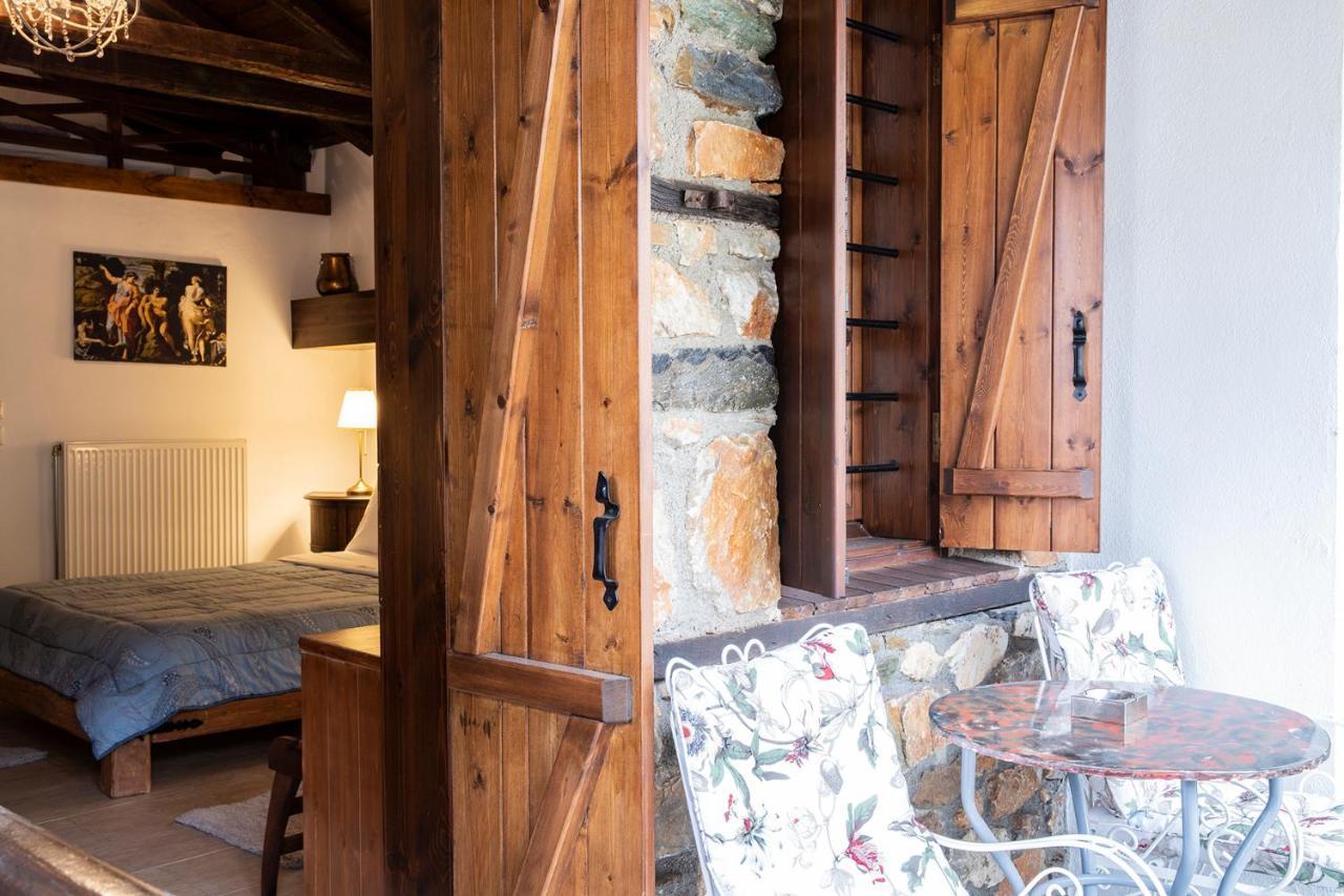 Guesthouse Ourania パライオス・パンテレイモン エクステリア 写真