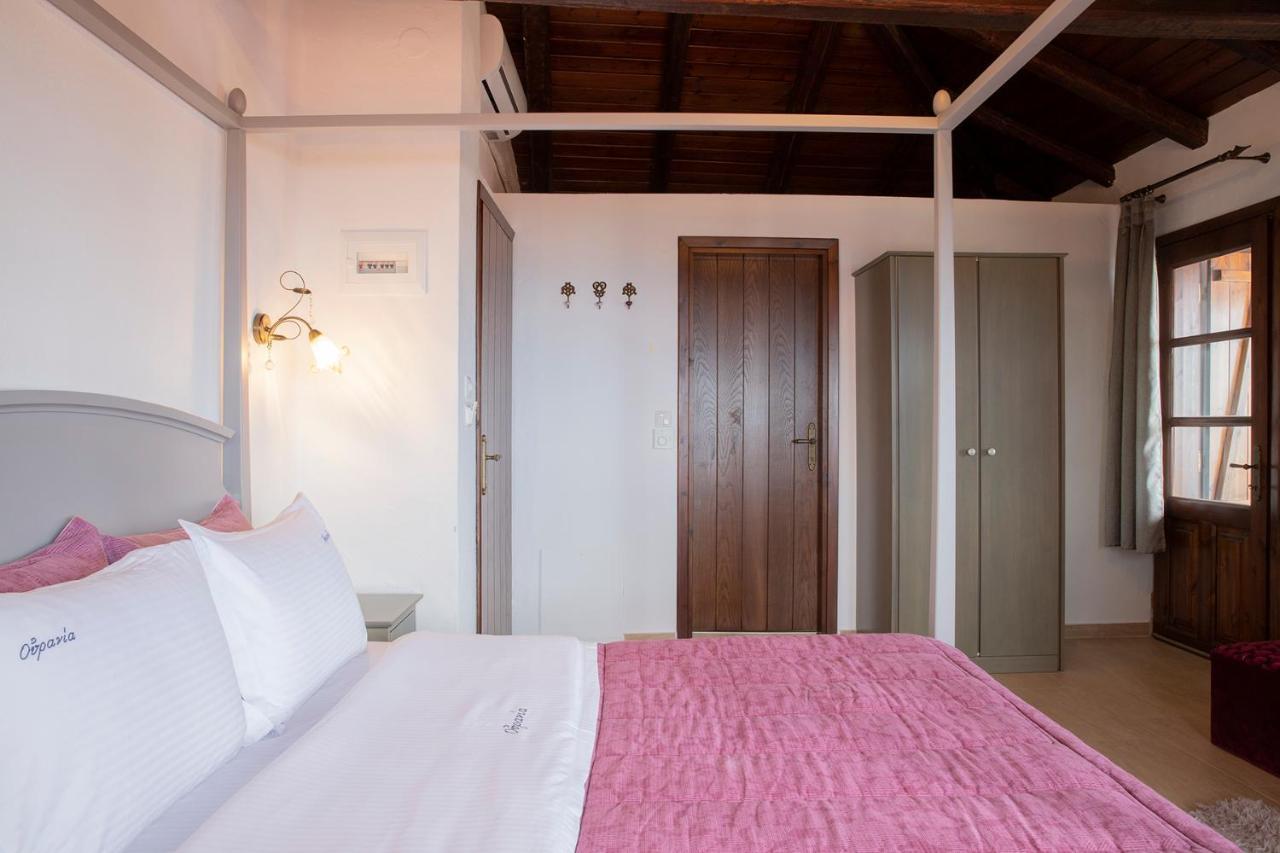 Guesthouse Ourania パライオス・パンテレイモン エクステリア 写真