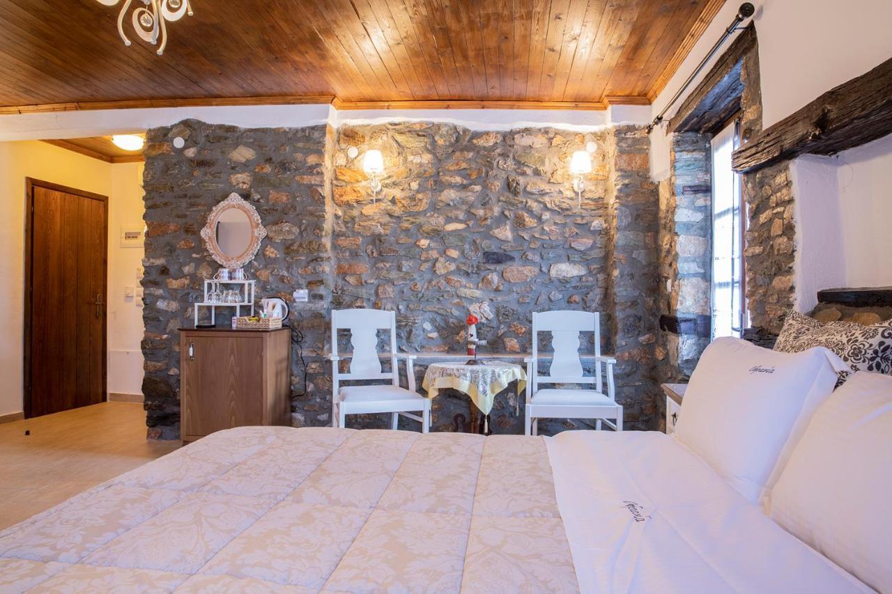 Guesthouse Ourania パライオス・パンテレイモン エクステリア 写真